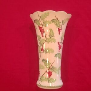 ANDREA by SADEK Vtg Holly and Berry Vase